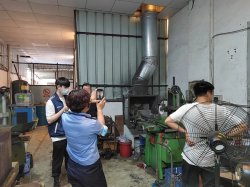 東莞南城一工廠廢氣未經(jīng)處理直接排放，立即查處！